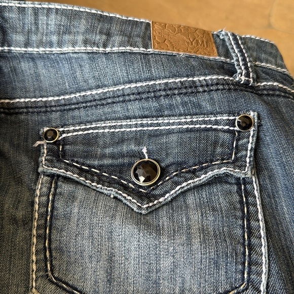 Distressed YMI Blue Jeans for Women With Black Button Detail - Picture 2 of 5